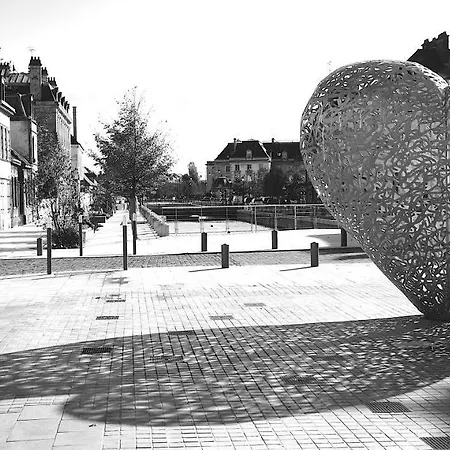 Au Coeur De *